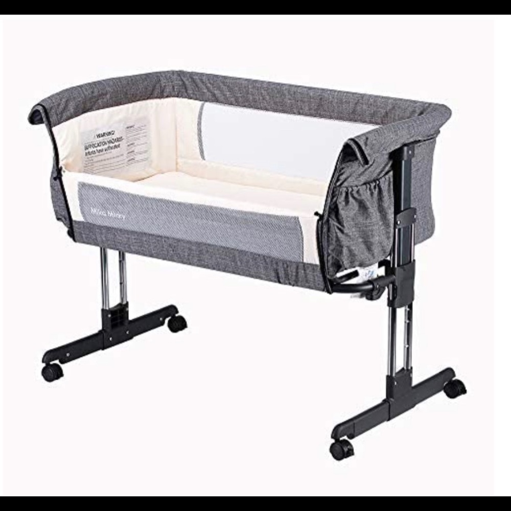Bed side baby bassinet